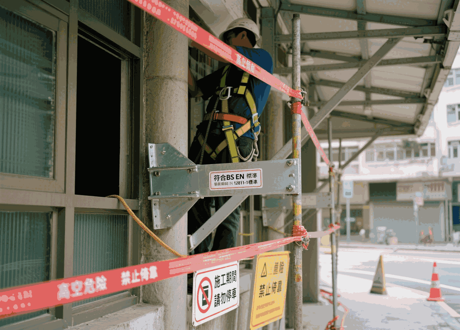 窗口分體式冷氣機 搭棚